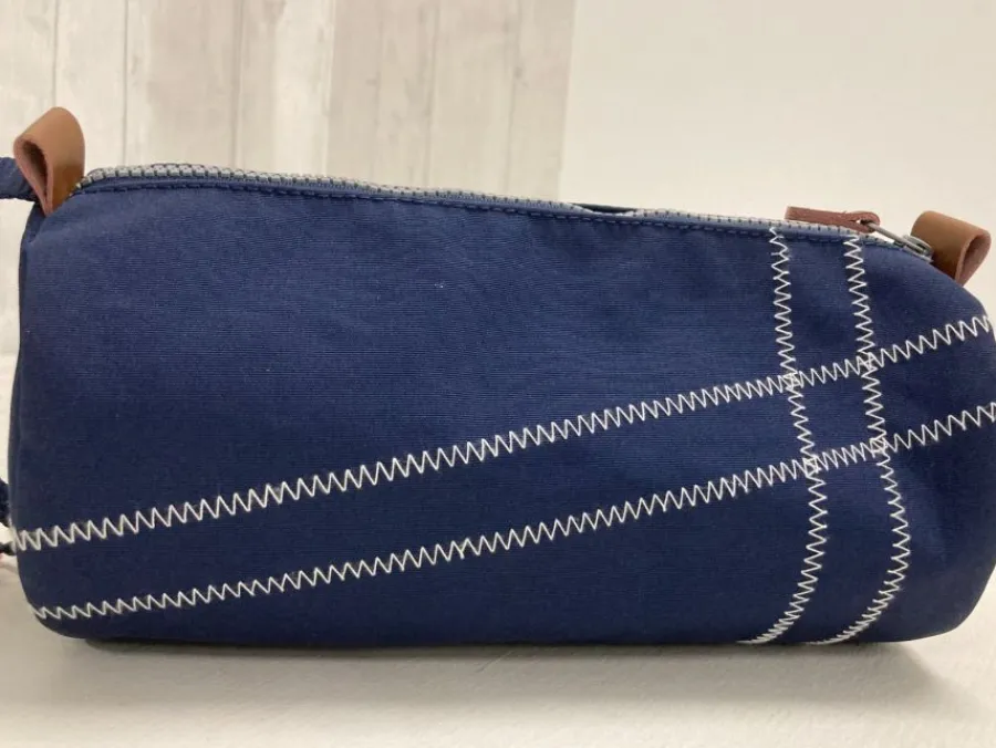 navy_barrel_wash_bag__bea_3.webp Quba & Co Navy Barrel Wash Bag - Beacon New