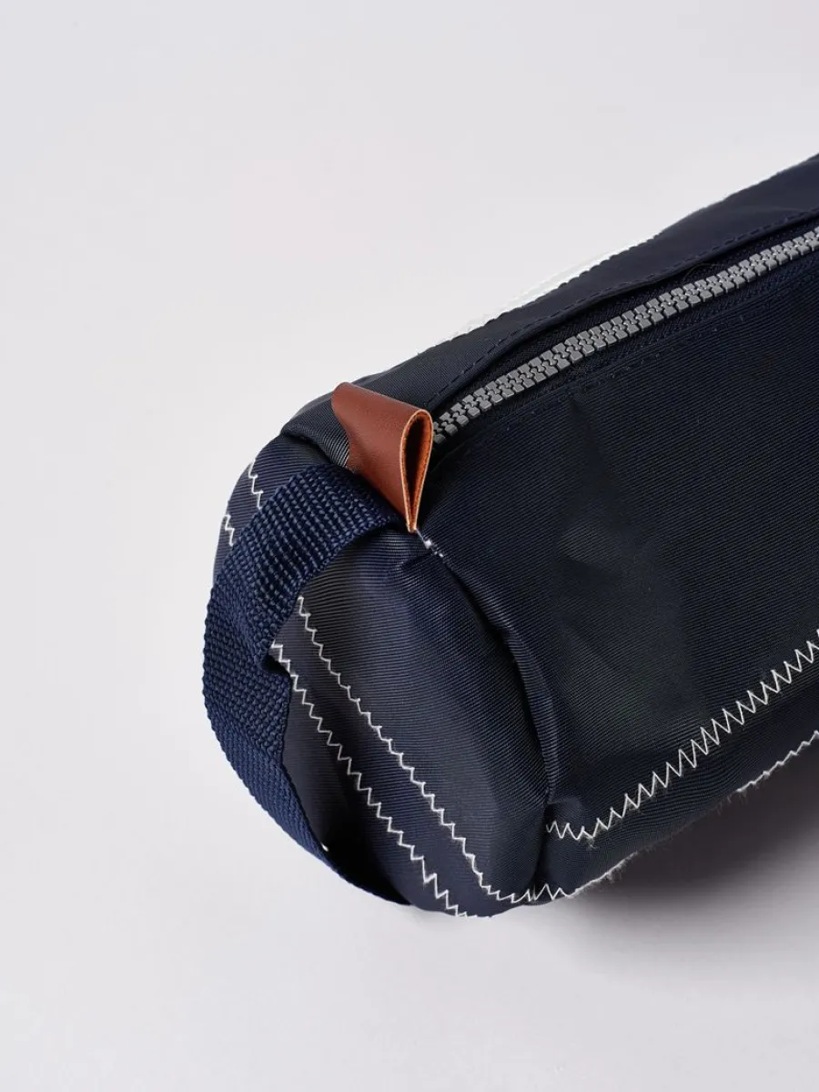 navy_barrel_wash_bag__bea_6.webp Quba & Co Navy Barrel Wash Bag - Beacon New