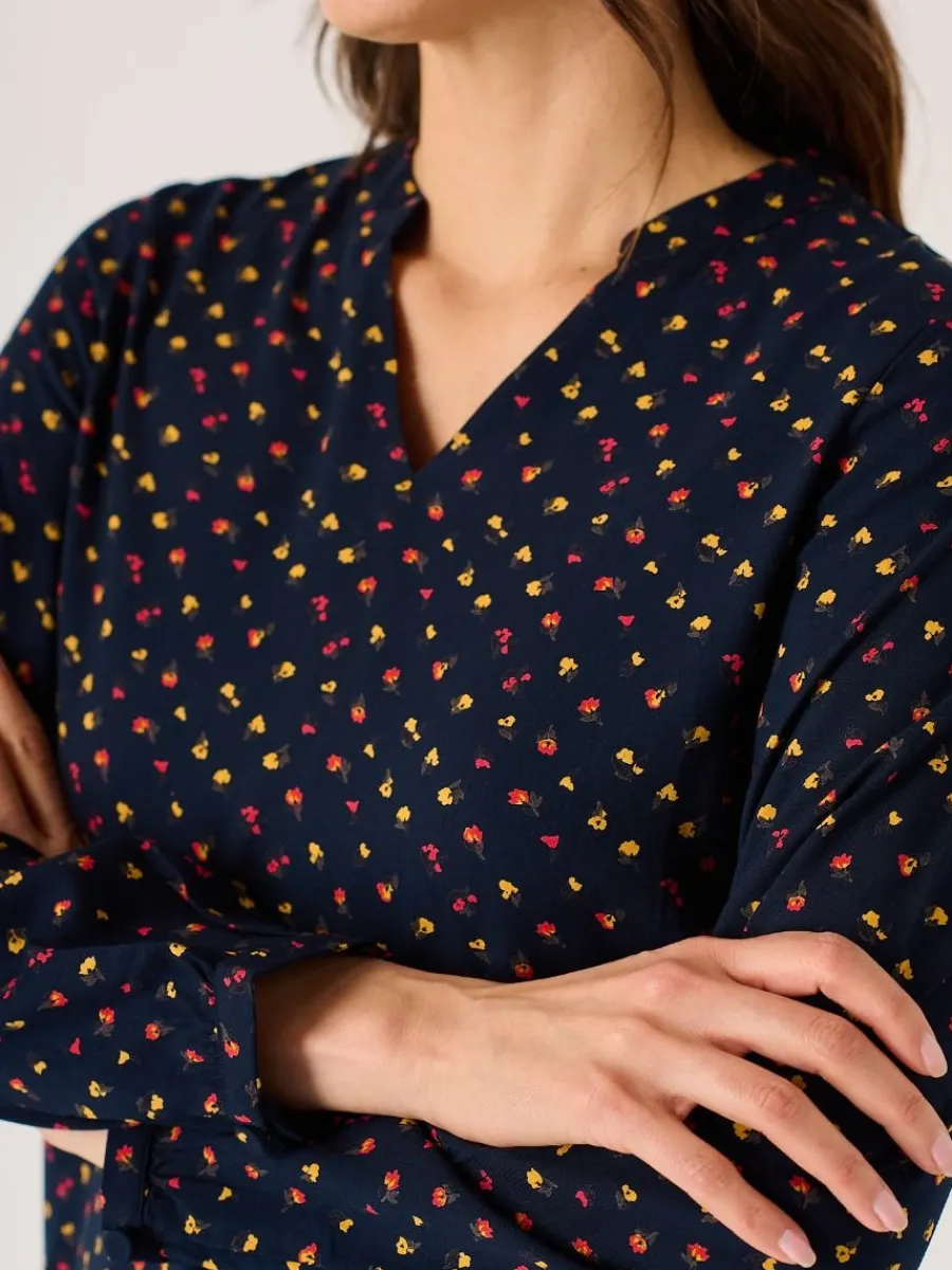 navy_floral_print_long_sl_1.webp Quba & Co Navy Floral Print Long Sleeve Ditsy Top - Octavia Outlet