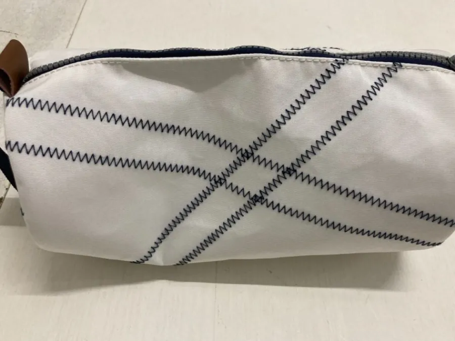 white_barrel_wash_bag__bo_2.webp Quba & Co White Barrel Wash Bag - Bosan Sale
